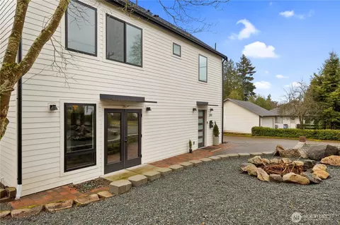 3711 SW Juneau St, Seattle, WA 98126