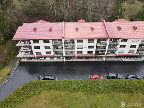 908 E Bay Dr NE #305, Olympia, WA 98506
