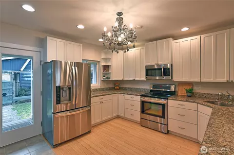 Kitchen - 32104 E Bird St, Carnation, WA 98014 photo 3 of 3