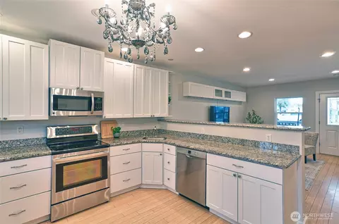 Kitchen - 32104 E Bird St, Carnation, WA 98014 photo 2 of 3