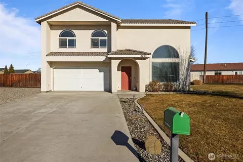 2703 Timberline Dr, West Richland, WA 99353