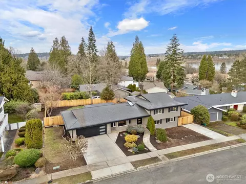 17212 NE 42nd St, Redmond, WA 98052