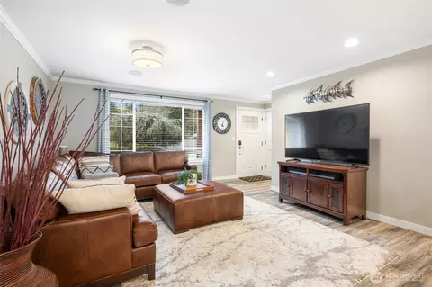 Living - 10820 NE 154th Pl, Bothell, WA 98011 photo 2 of 4