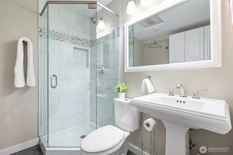 Bath - 10820 NE 154th Pl, Bothell, WA 98011 photo 3 of 3