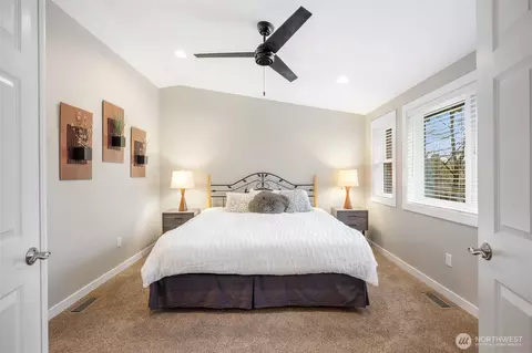 Bedroom - 10820 NE 154th Pl, Bothell, WA 98011 photo 1 of 6
