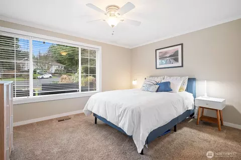 Bedroom - 10820 NE 154th Pl, Bothell, WA 98011 photo 4 of 6