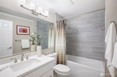 Bath - 10820 NE 154th Pl, Bothell, WA 98011 photo 2 of 3