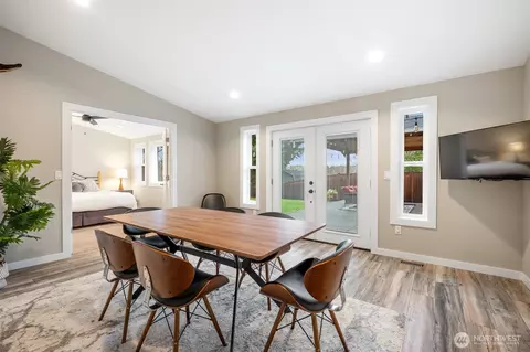 Dining - 10820 NE 154th Pl, Bothell, WA 98011 photo 3 of 3