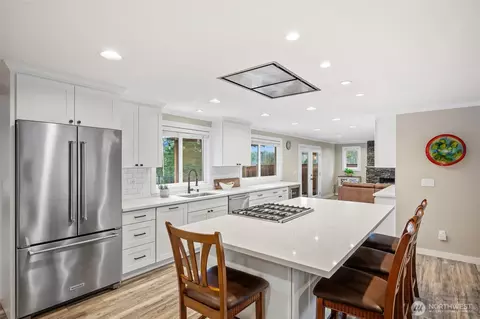 Kitchen - 10820 NE 154th Pl, Bothell, WA 98011 photo 2 of 10