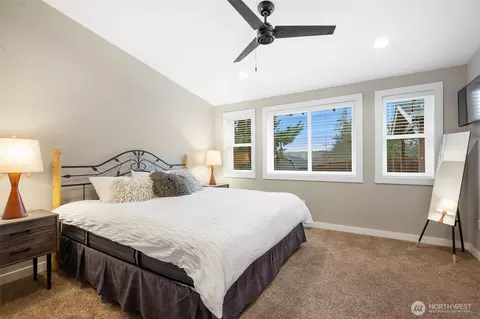 Bedroom - 10820 NE 154th Pl, Bothell, WA 98011 photo 2 of 6