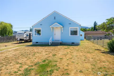 216 Motor Ave, Port Angeles, WA 98362