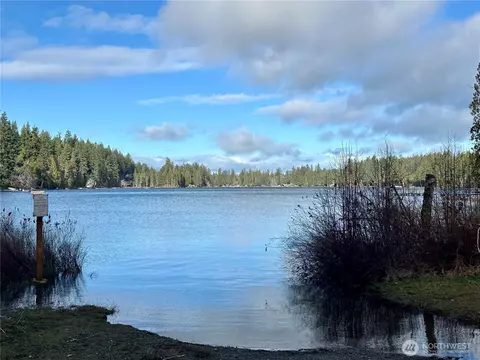 1401 E Trails End Dr, Belfair, WA 98528