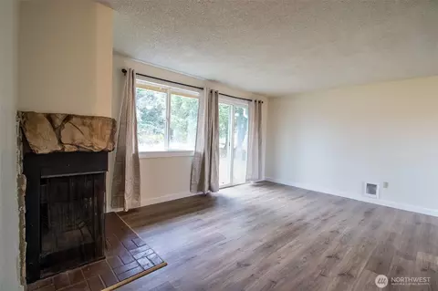 Living - 22508 38th Ave E, Spanaway, WA 98387 photo 4 of 4