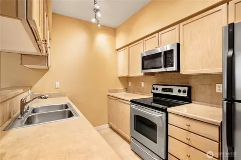 Kitchen - 18930 Bothell Everett Hwy #U104, Bothell, WA 98012 photo 2 of 3