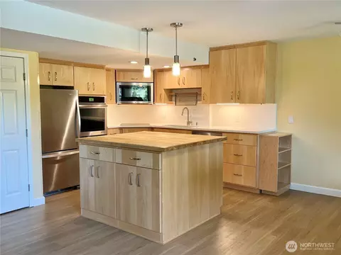 Kitchen - 4115 105th Pl SE, Everett, WA 98208 photo 5 of 6