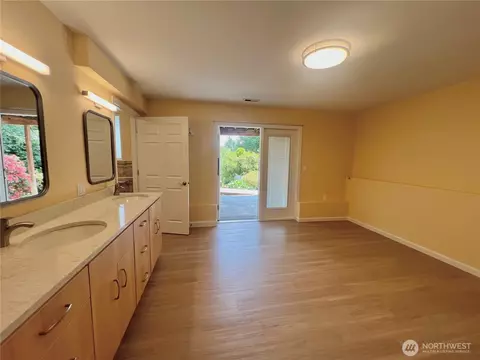 Bath - 4115 105th Pl SE, Everett, WA 98208 photo 5 of 5