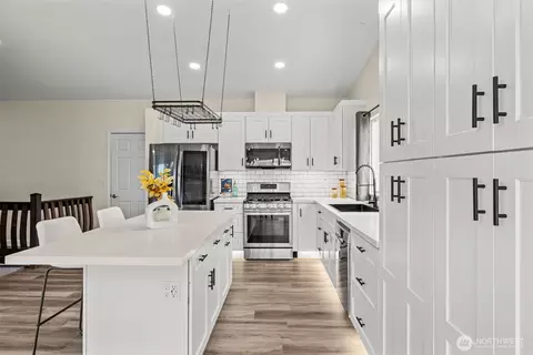 Kitchen - 4115 105th Pl SE, Everett, WA 98208 photo 1 of 6