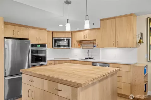 Kitchen - 4115 105th Pl SE, Everett, WA 98208 photo 4 of 6