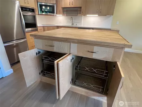 Kitchen - 4115 105th Pl SE, Everett, WA 98208 photo 6 of 6