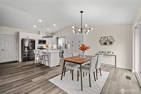 Dining - 4115 105th Pl SE, Everett, WA 98208 photo 2 of 3