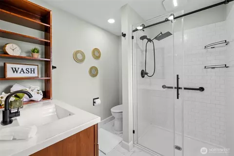Bath - 4115 105th Pl SE, Everett, WA 98208 photo 2 of 5
