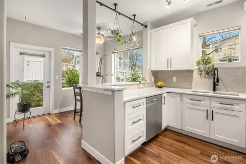Kitchen - 14915 38th Dr SE #L1121, Bothell, WA 98012 photo 2 of 4