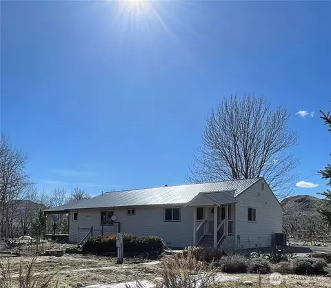 7 Larsen Rd, Okanogan, WA 98840