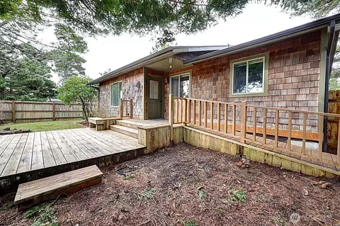 1512 196th St, Long Beach, WA 98631
