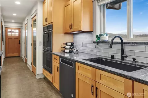 Kitchen - 4913 Chuckanut Dr, Bow, WA 98232 photo 5 of 5