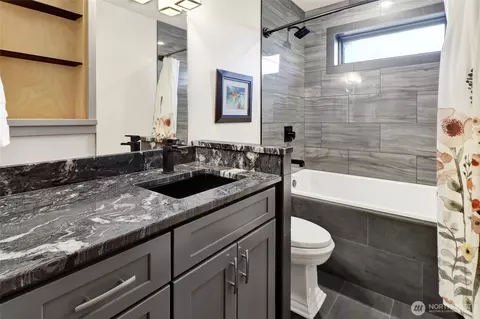 Bath - 4913 Chuckanut Dr, Bow, WA 98232 photo 7 of 7