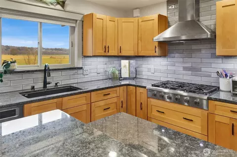 Kitchen - 4913 Chuckanut Dr, Bow, WA 98232 photo 3 of 5