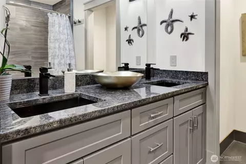 Bath - 4913 Chuckanut Dr, Bow, WA 98232 photo 1 of 7