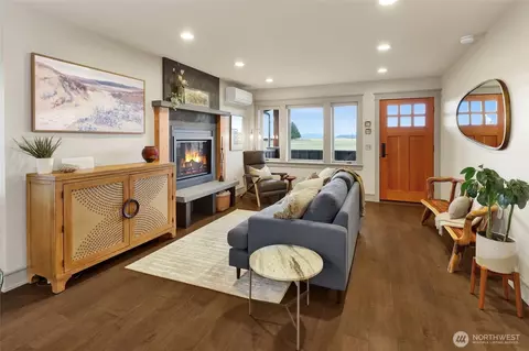 Living - 4913 Chuckanut Dr, Bow, WA 98232 photo 3 of 4