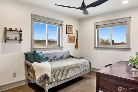 Bedroom - 4913 Chuckanut Dr, Bow, WA 98232 photo 5 of 5