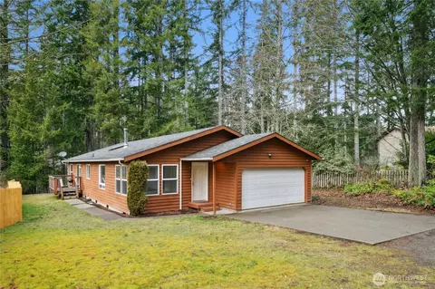 4225 Redwing Trl NW, Bremerton, WA 98312