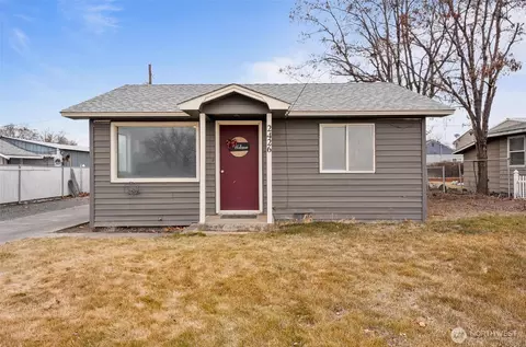 2426 W Peninsula Dr, Moses Lake, WA 98837