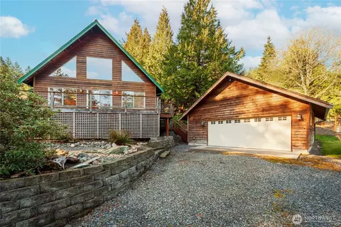 1185 Bay St, Lummi Island, WA 98262