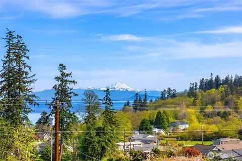 864 Gladstone Dr, Camano Island, WA 98282