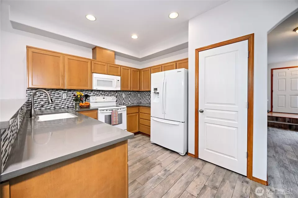 Kitchen - 239 NE Miramar Cir, Bremerton, WA 98311 photo 1 of 2