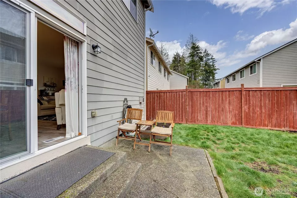 Exterior - 239 NE Miramar Cir, Bremerton, WA 98311 photo 4 of 5