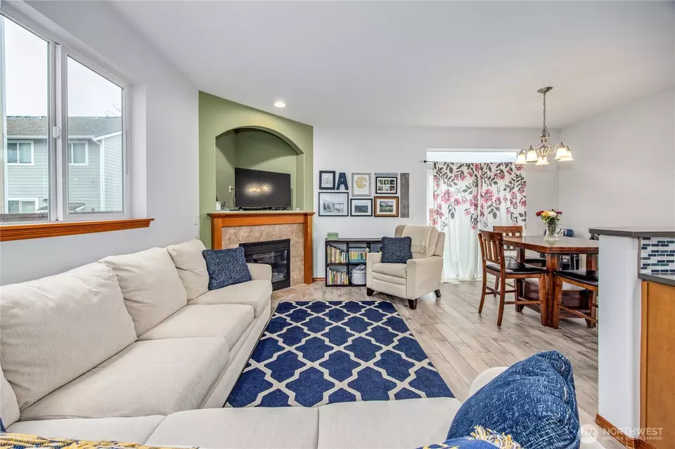 Living - 239 NE Miramar Cir, Bremerton, WA 98311 photo 1 of 4