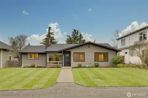 614 16th Ave W, Kirkland, WA 98033