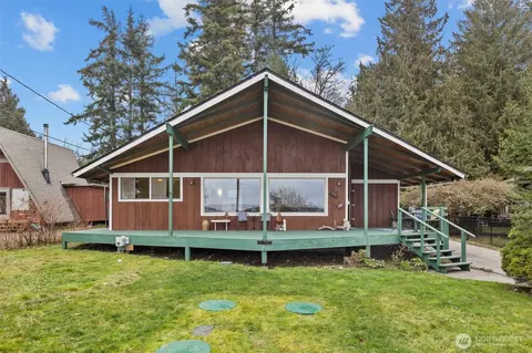 1079 Ellie Ln, Camano Island, WA 98282