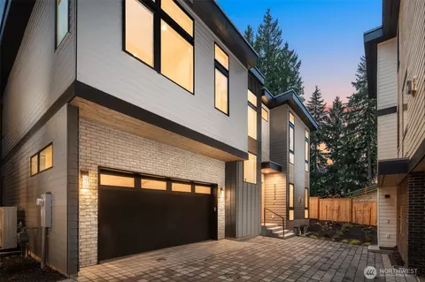 8233 122nd Ave NE, Kirkland, WA 98033