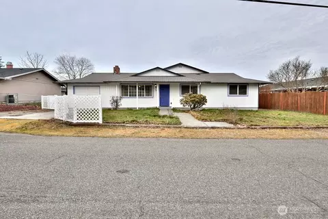732 E Cedar St, Sequim, WA 98382