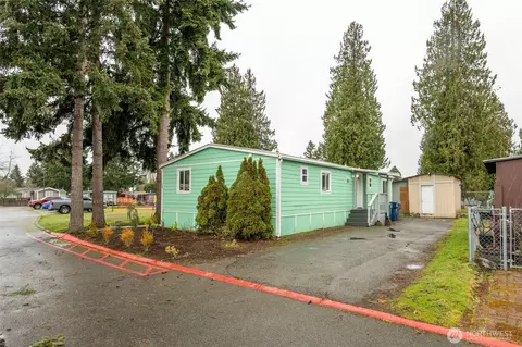 401 37th St SE #18, Auburn, WA 98002