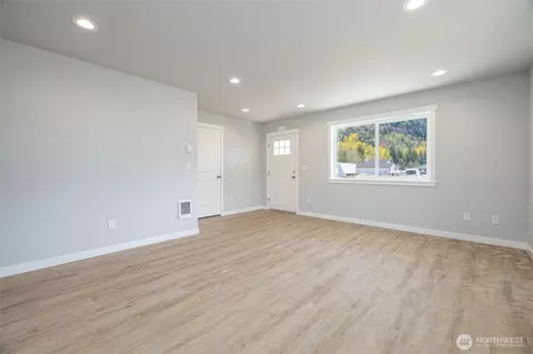 Living - 6490 Watson Loop, Maple Falls, WA 98266 photo 2 of 4