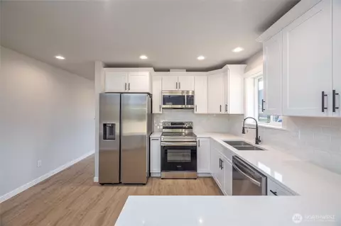 Kitchen - 6490 Watson Loop, Maple Falls, WA 98266 photo 2 of 3
