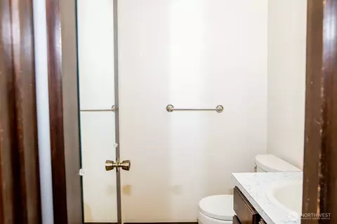 Bath - 7 48th Pl, Longview, WA 98632 photo 1 of 3