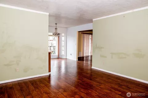 Living - 7 48th Pl, Longview, WA 98632 photo 1 of 3